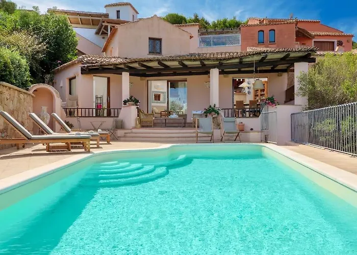 Privata Con Piscina In Pantogia Villa